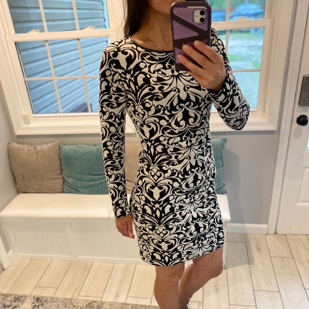 Vince Camuto Long Sleeve - Size 4 - Black And White